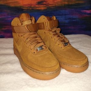 NWOT Women's size 6 Nike Air Force 1 High Suede Tawny shoes